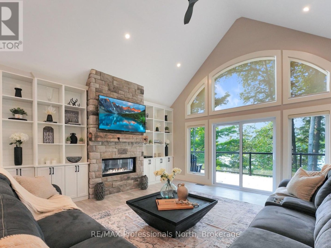 1034 Lone Wolf Crescent, Percy Lake