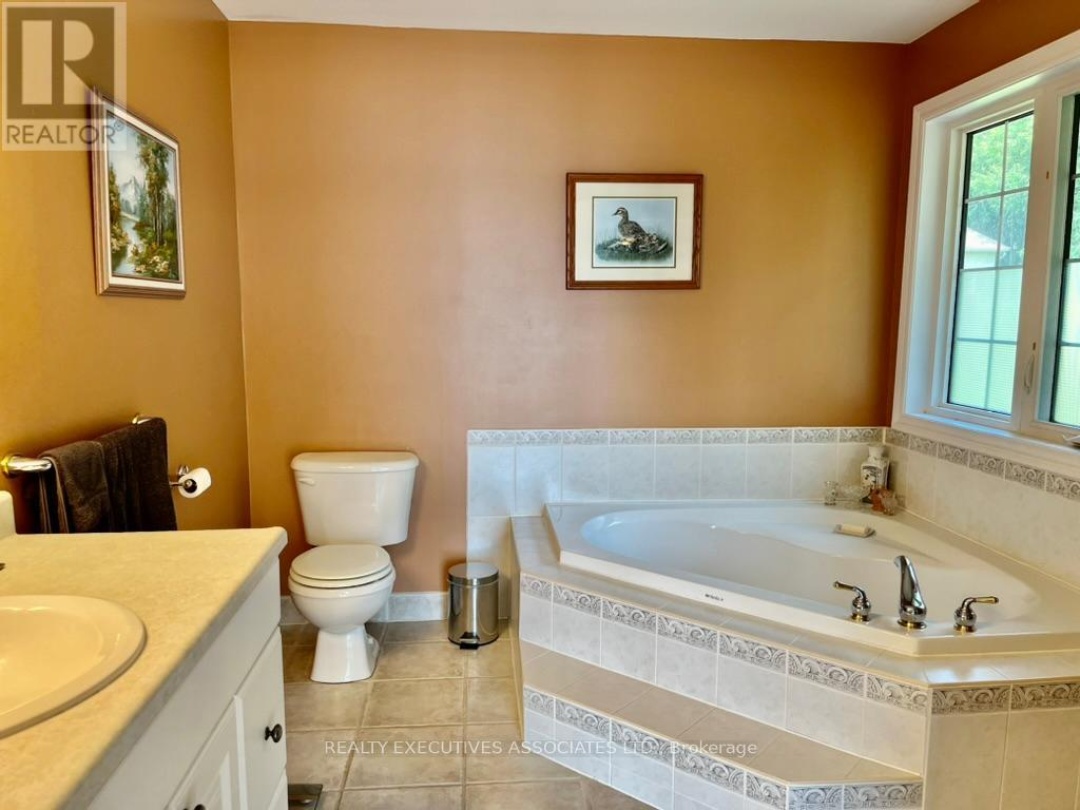 22 Lakeview Boulevard, Lake Scugog