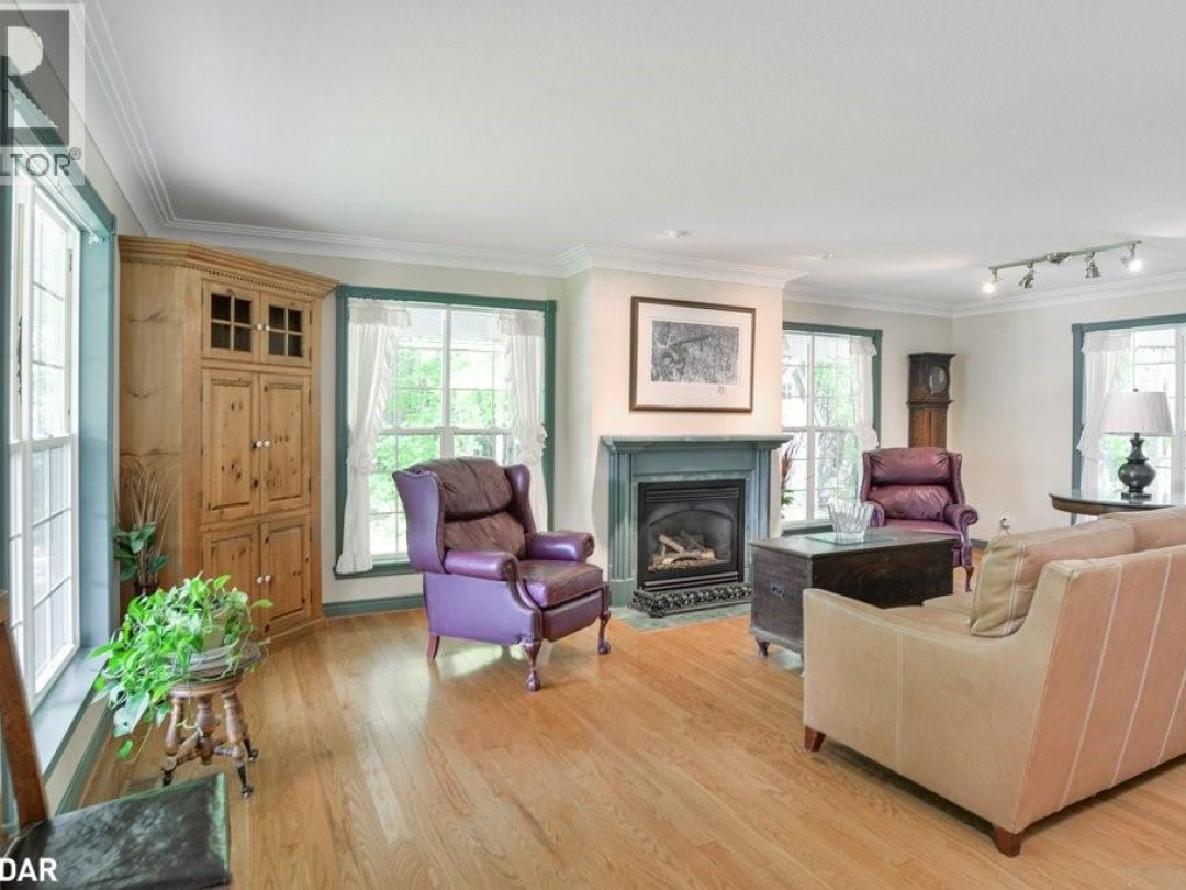 1390 WARMINSTER Sideroad, 