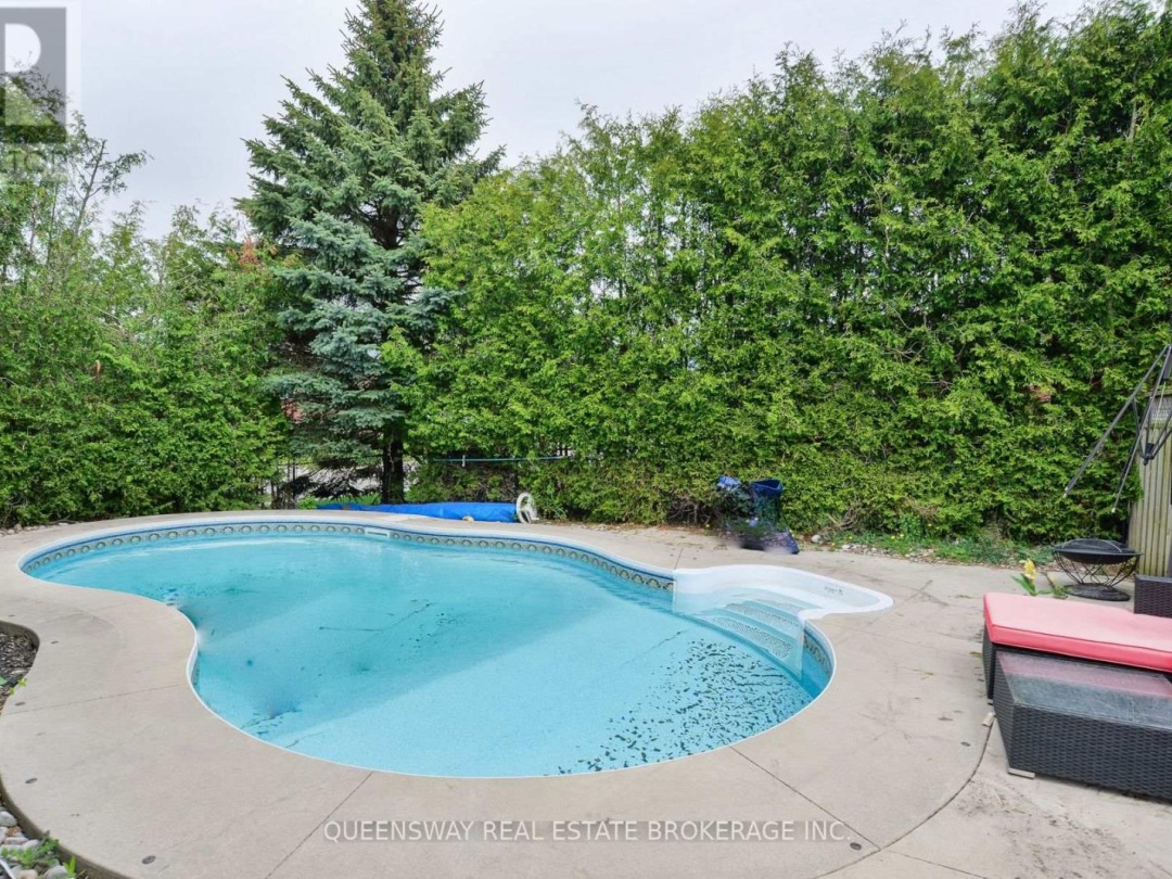 10 LEWIS DRIVE, Orillia