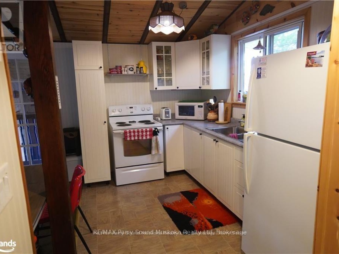 121 Healey, Healey Lake