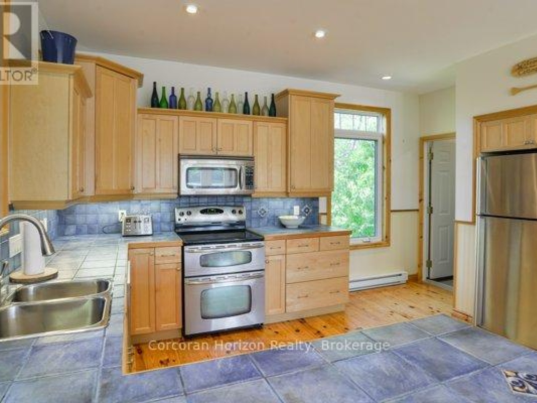 1320 Island 360 Road, Six Mile Lake
