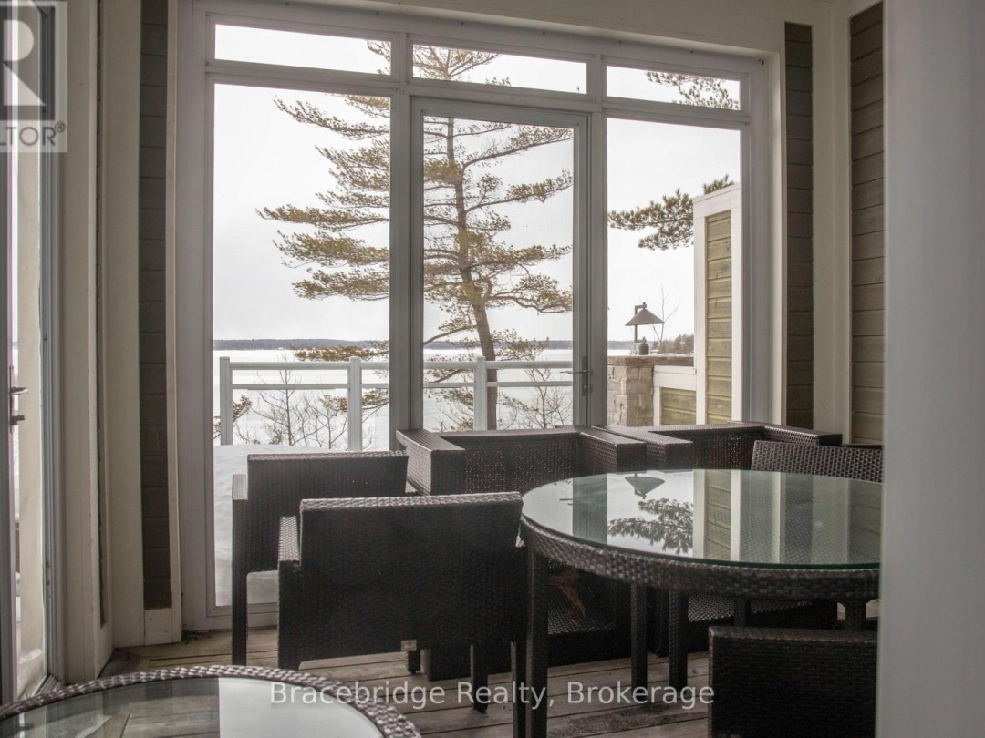 E206 D1 1869 Muskoka 118 Road W, 