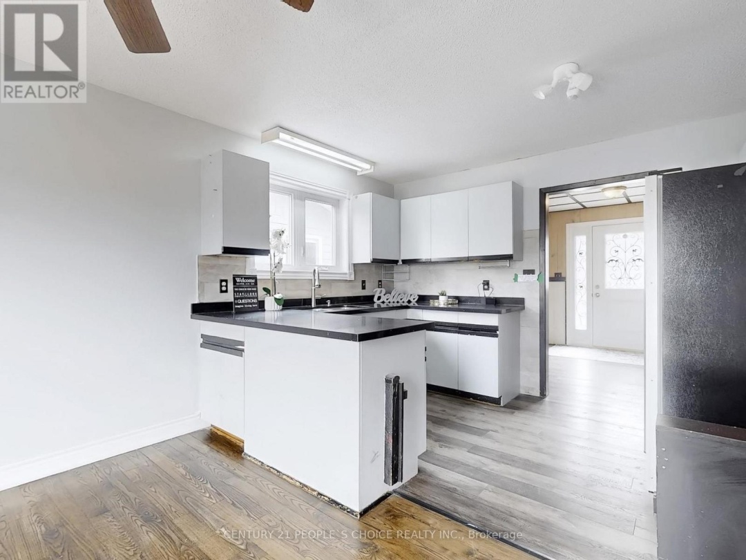 156 MAIN STREET W, 