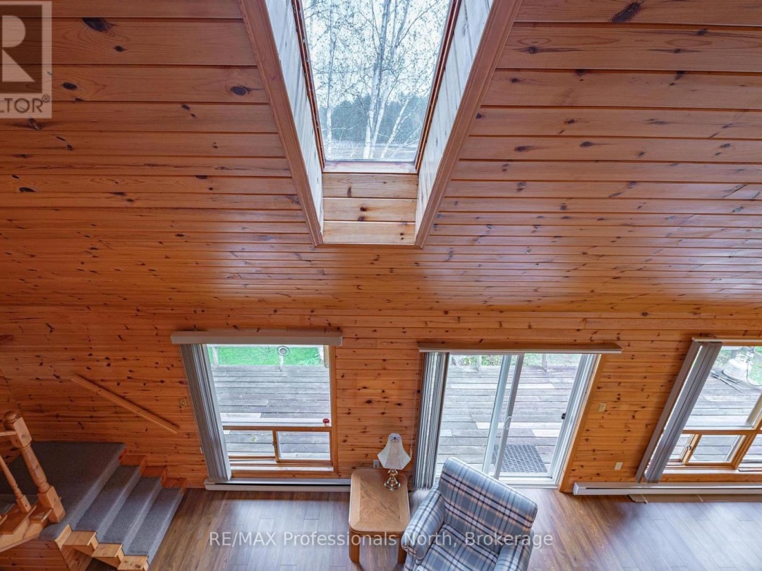 1070 Glamorgan Road E, Gooderham Lake