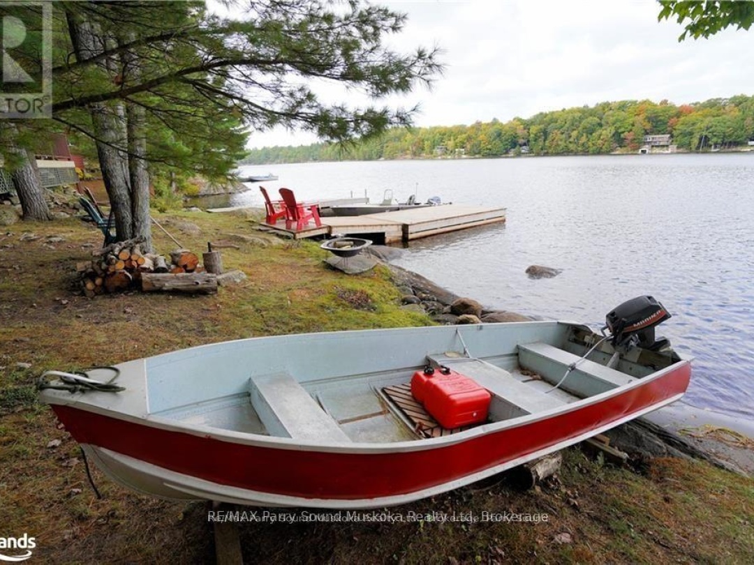 121 Healey, Healey Lake