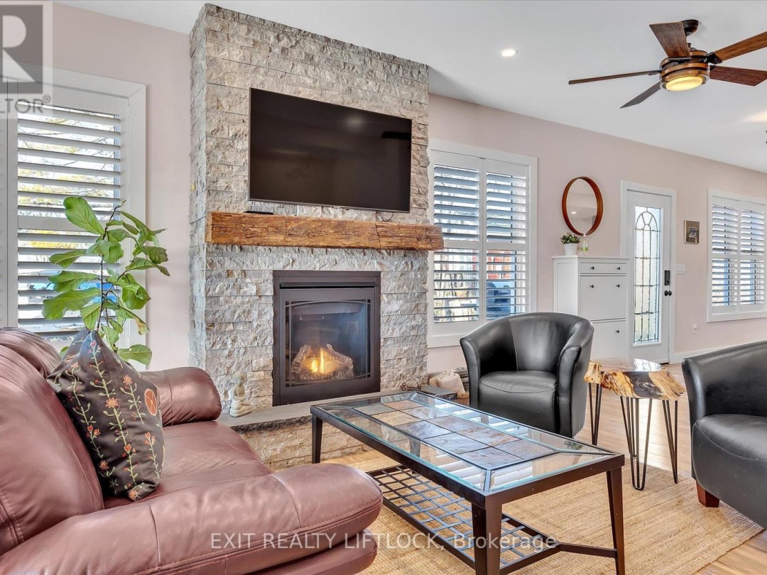 64 Front Street E, Pigeon Lake