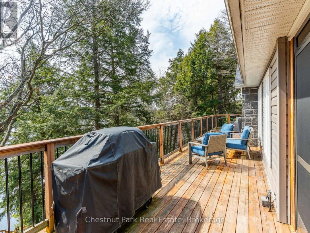 5989 KENNISIS LAKE ROAD, Kennisis Lake