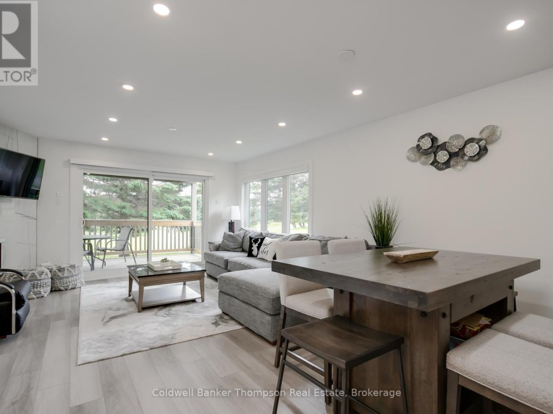 105 32 Deerhurst Greens Drive, Peninsula Lake