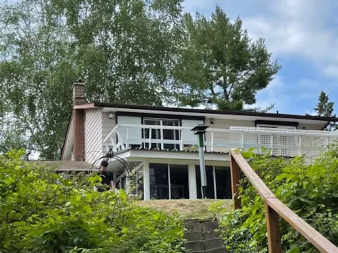 570 Phillip Street E, Gull Lake