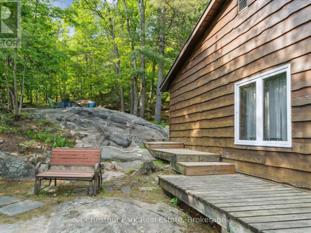 1082 MAPLEWOOD ROAD E, 