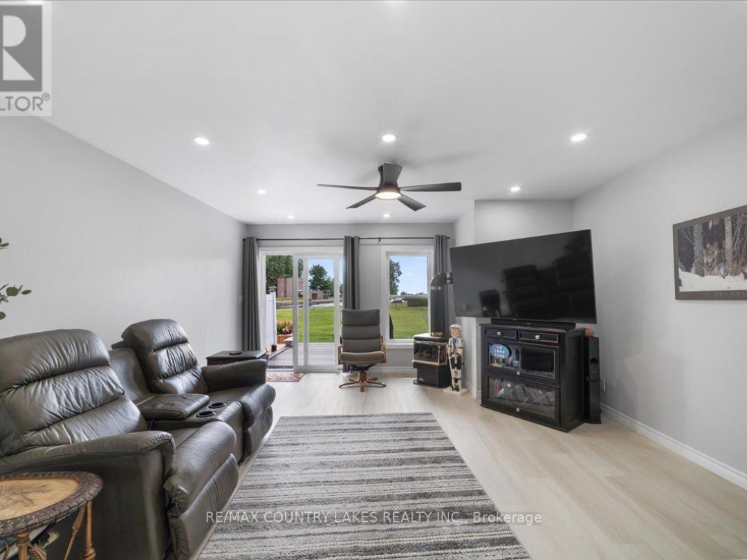 9 3 Paradise Boulevard, Lake Simcoe