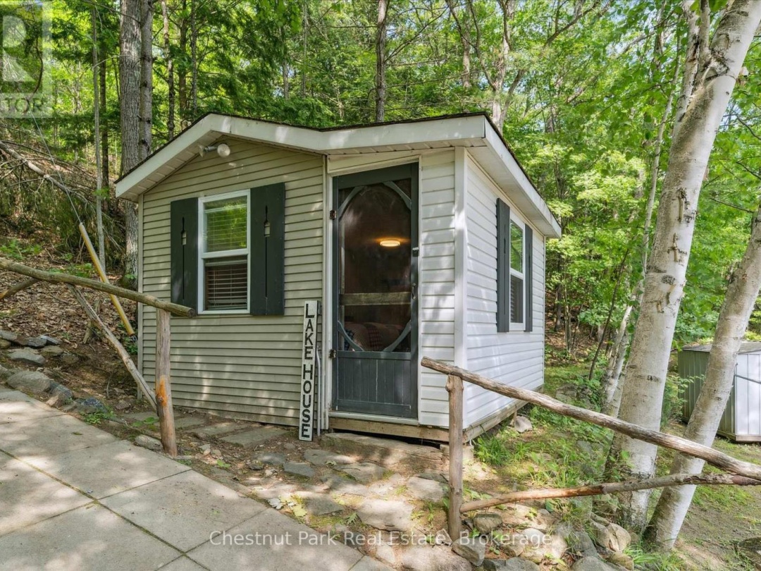 1082 MAPLEWOOD ROAD E, 