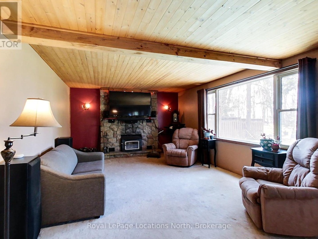 239 Monck Rd Cty 45, Young Lake