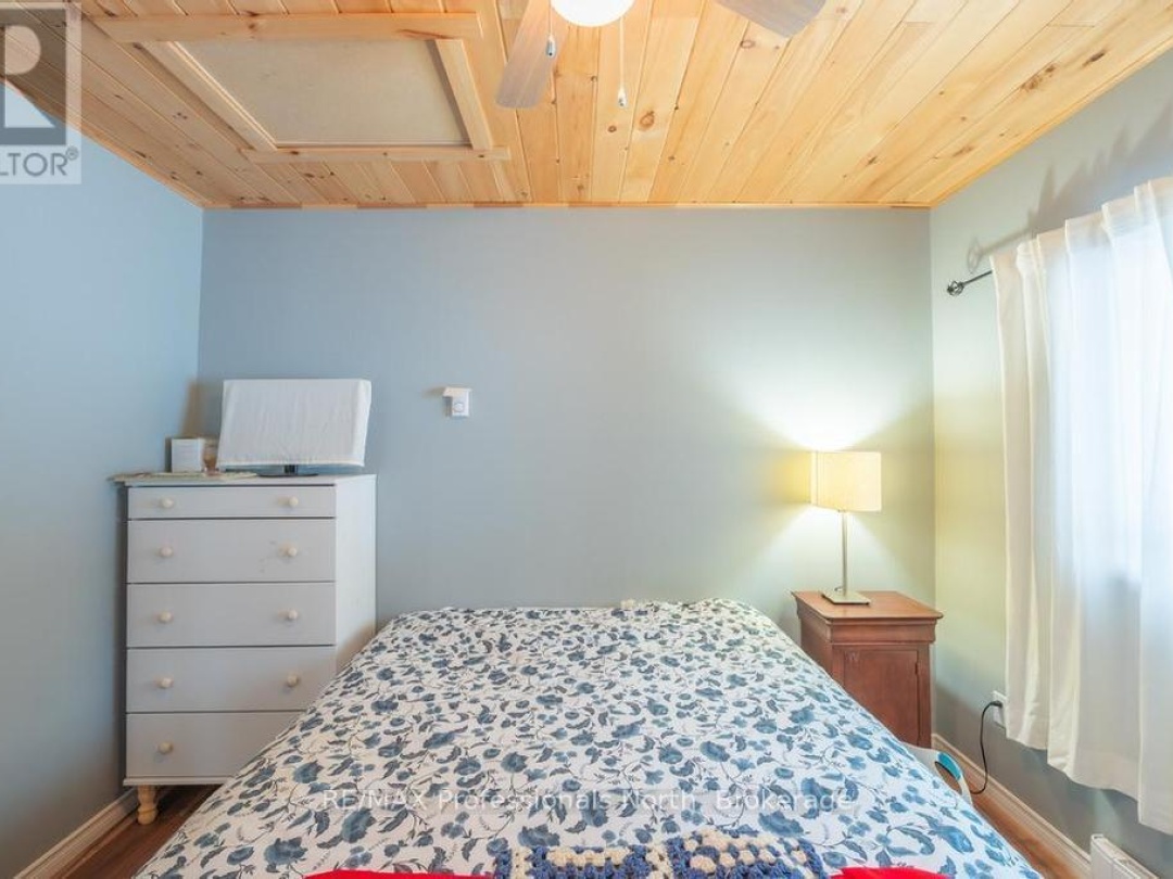 1145 Chelsea Lane, Maple Lake