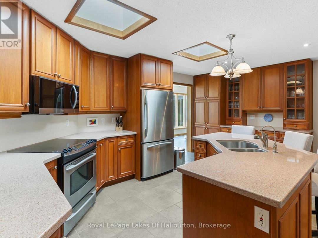 1089 PIONEER ROAD, Gooderham Lake