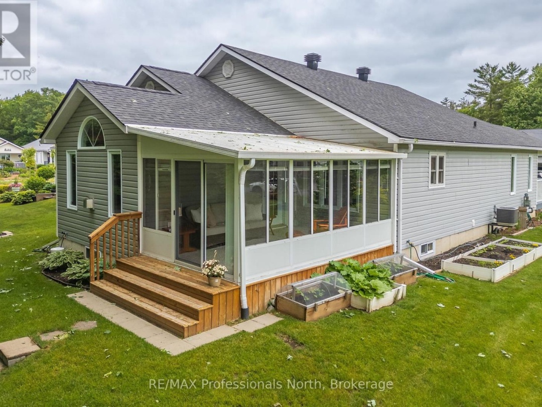 4 RED MAPLE COURT, 