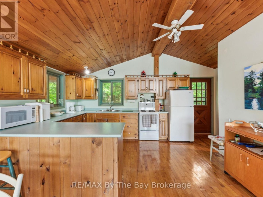 12 IS 3900 GEORGIAN BAY, 