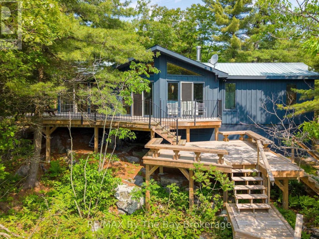 12 IS 3900 GEORGIAN BAY, 