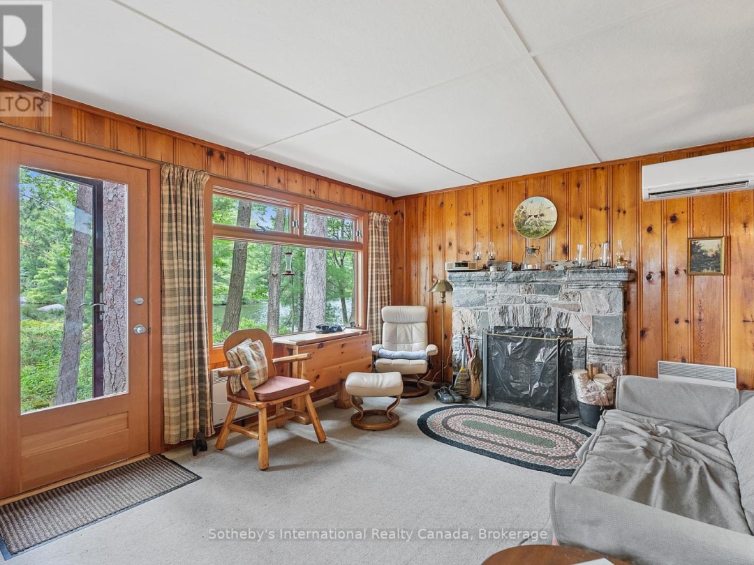 16Lk 1 Wolf Island, Kahshe Lake
