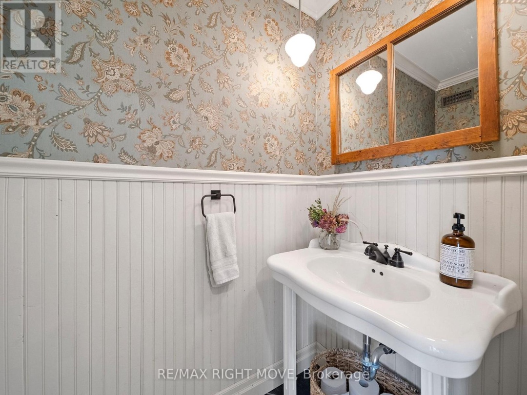 1948 CARRIAGE COURT, 