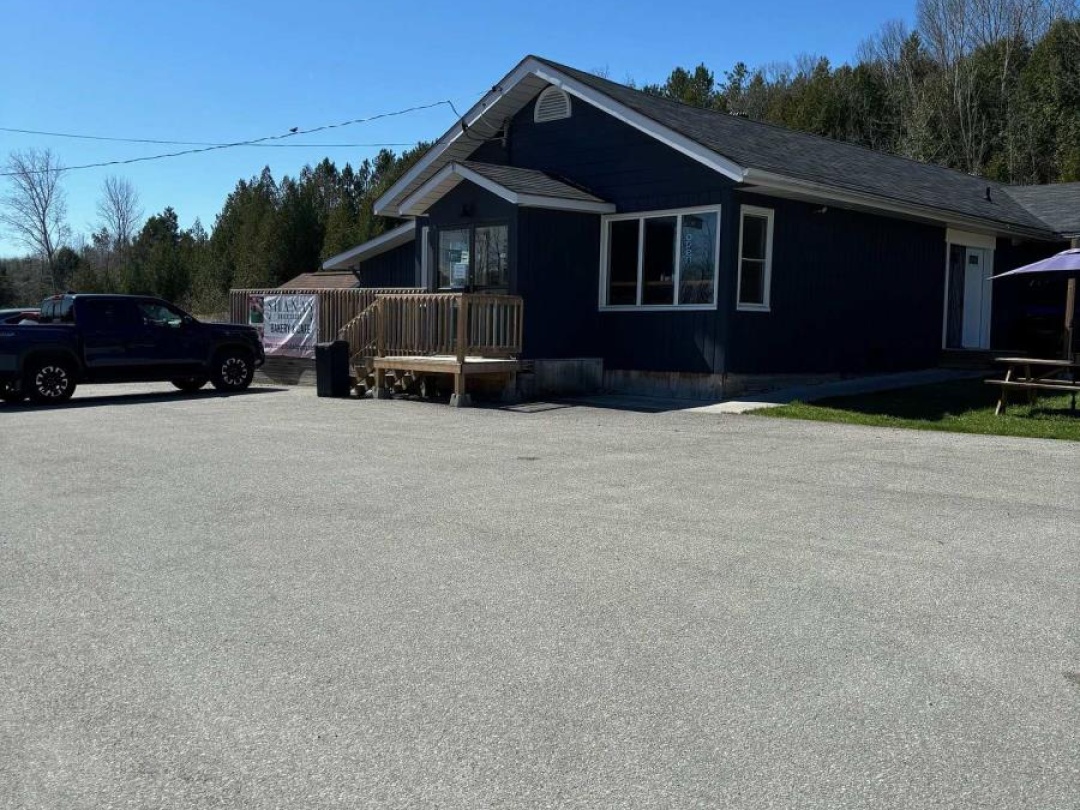14458 12 Road, Tay