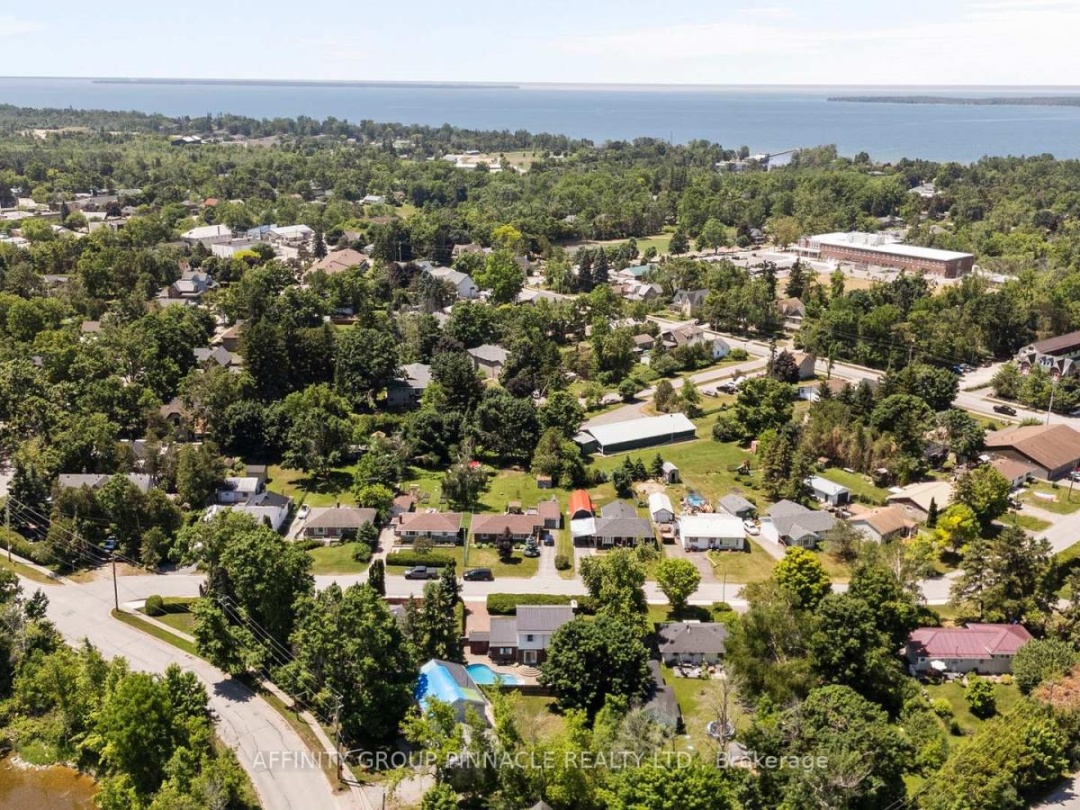 431 DUNDAS STREET, 
