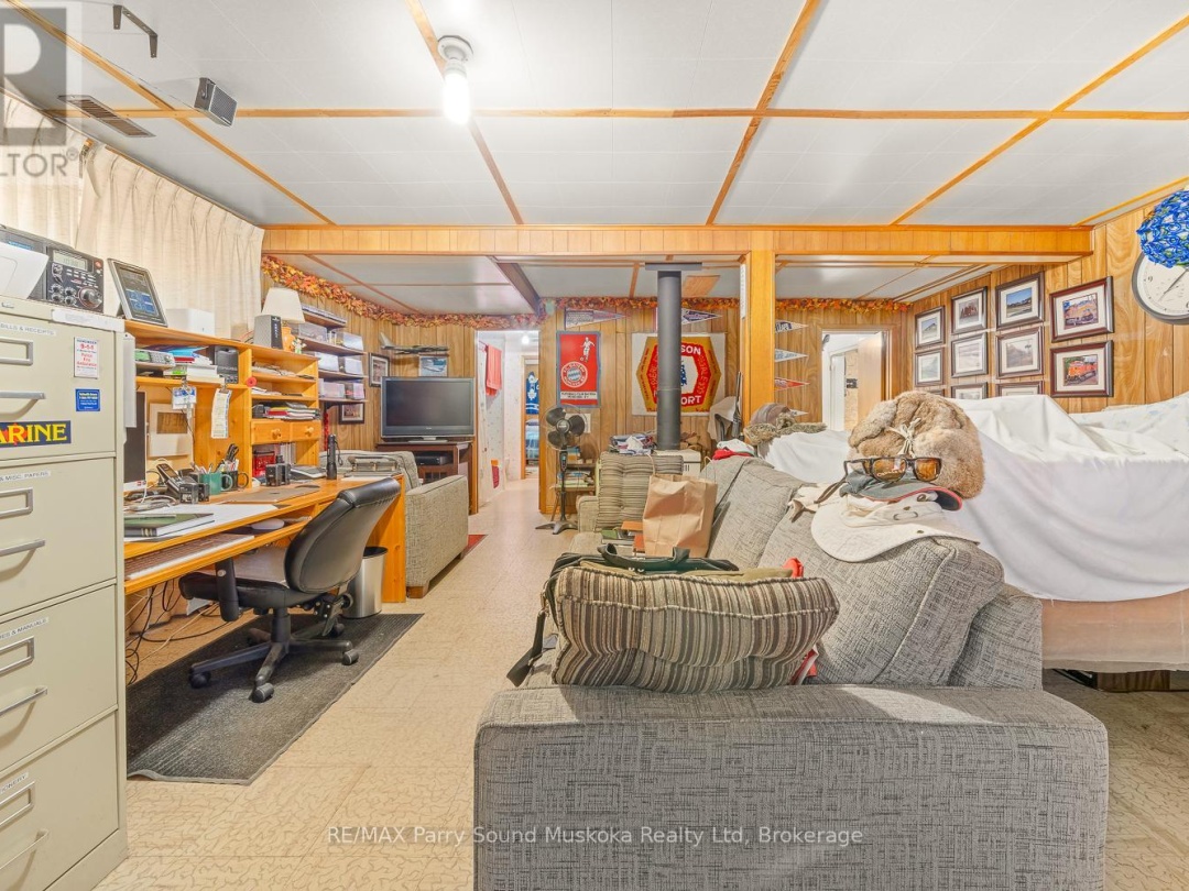 86 LAKESIDE CRESCENT, 