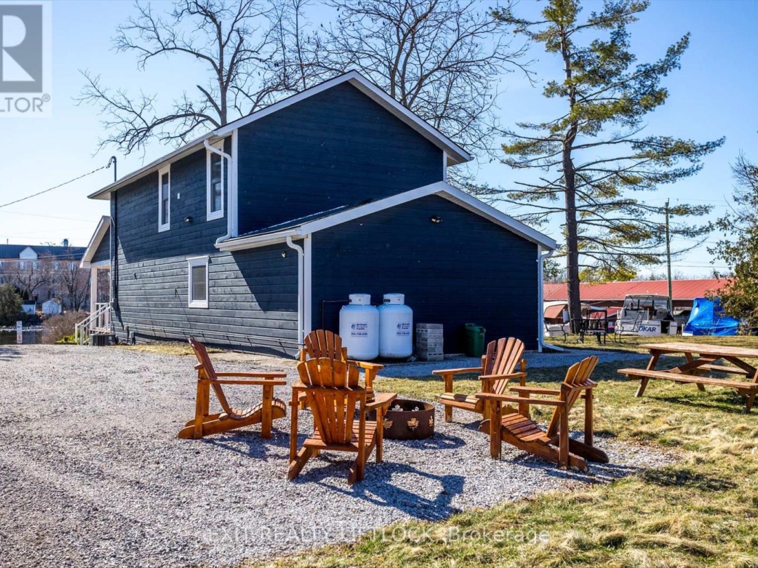 64 Front Street E, Pigeon Lake