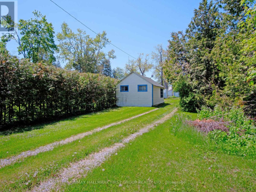 2196 Lakeshore Drive, Lake Simcoe
