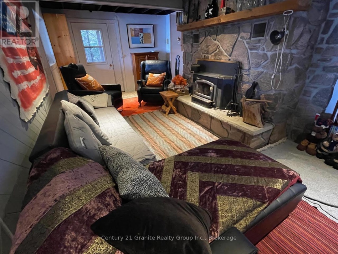 1038 BROKEN PADDLE ROAD, 