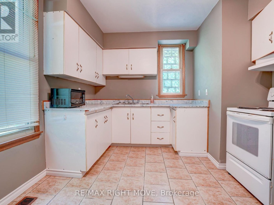 104 NOTTAWASAGA STREET, 