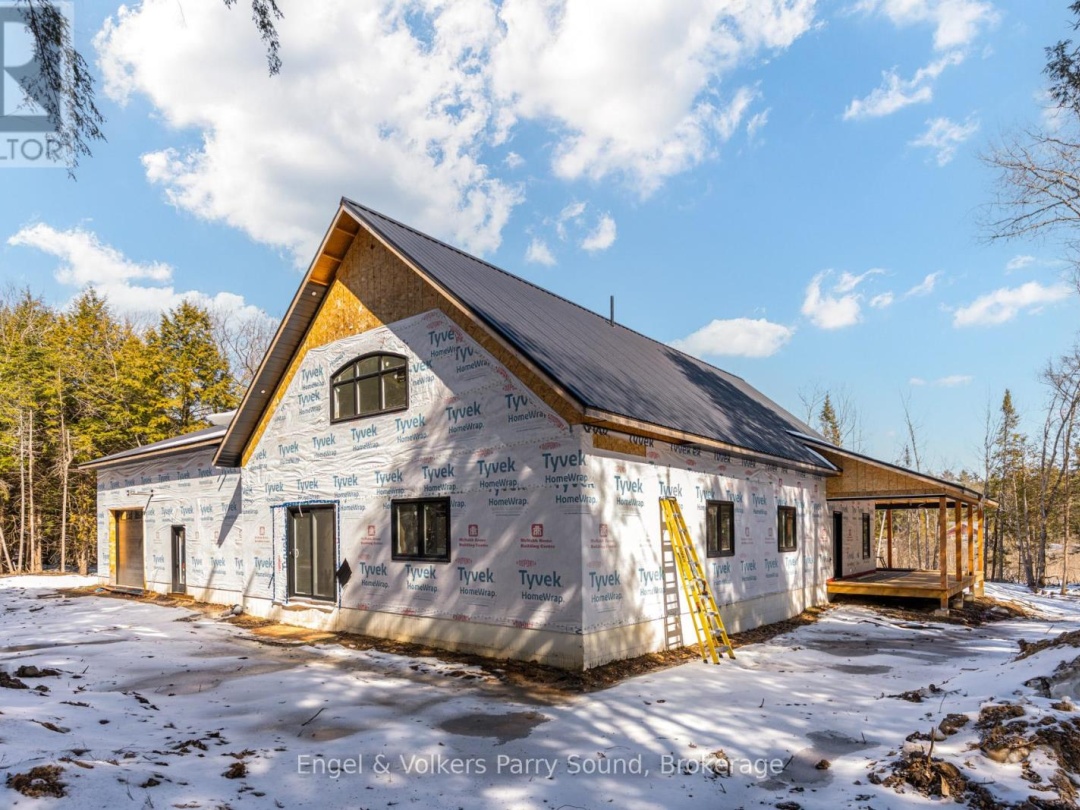16 Lake Forest Drive, McDougall