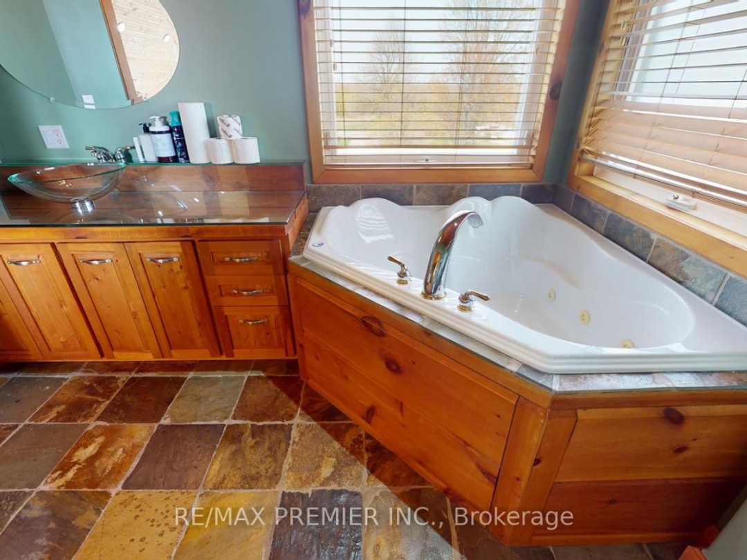 31 PARADISE BOULEVARD, 