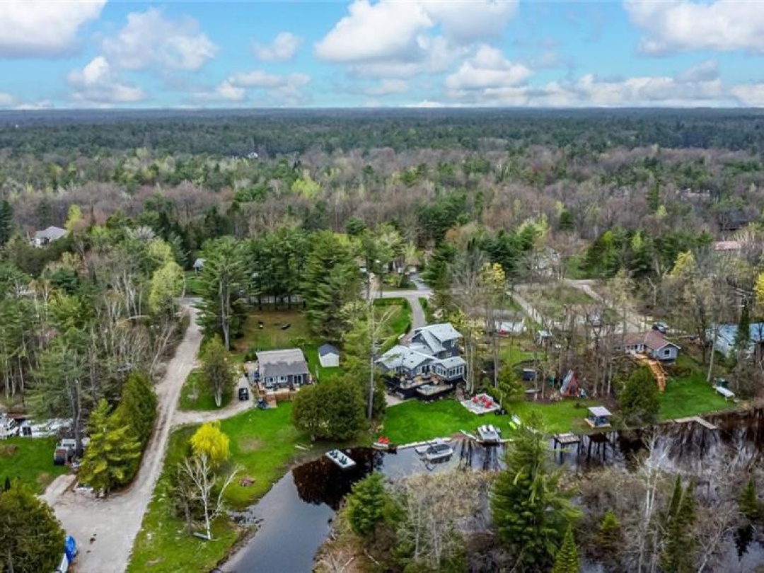 7952 Park Lane Crescent, Black Lake
