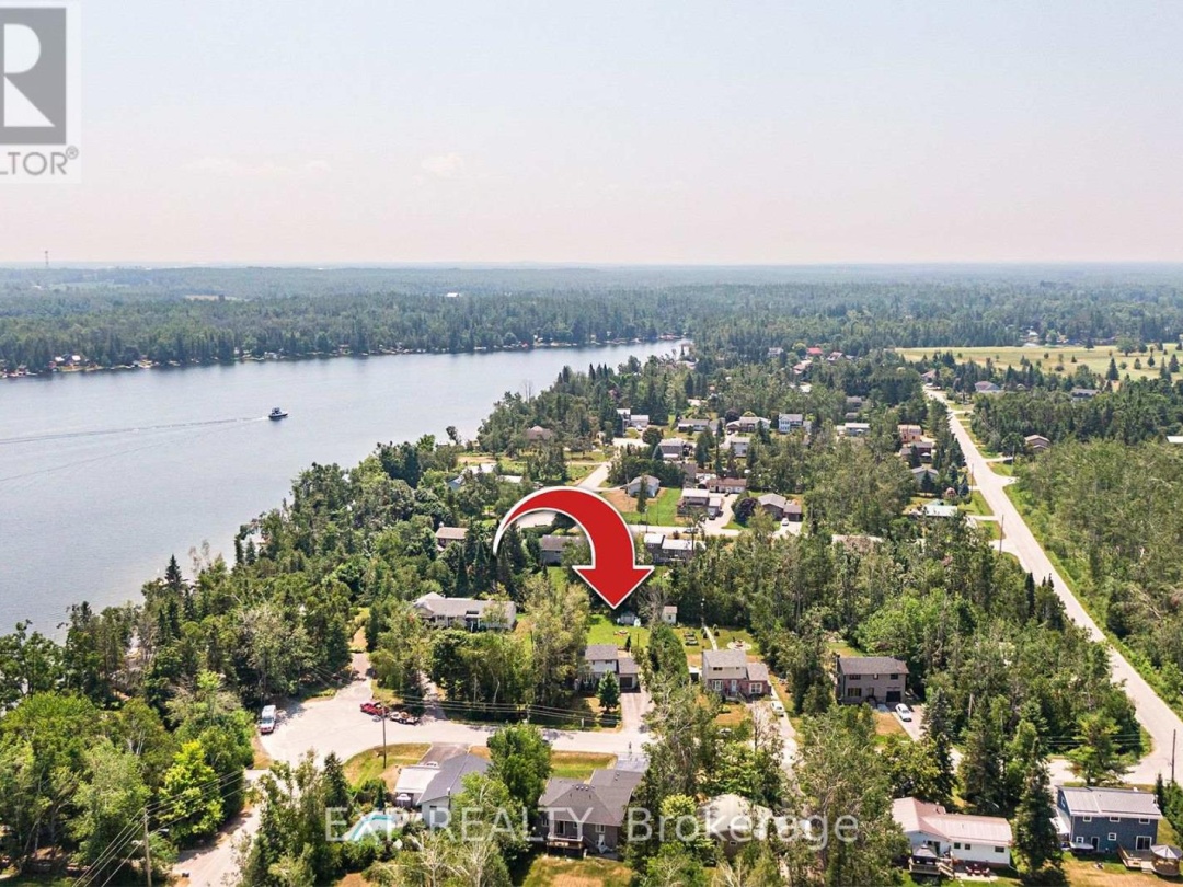 8 PINEWOOD BOULEVARD, 