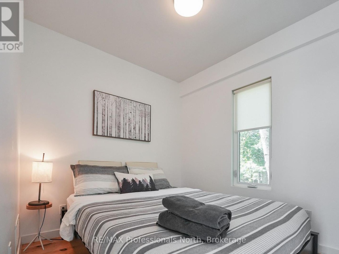 1004 Lipton Drive, Kennisis Lake