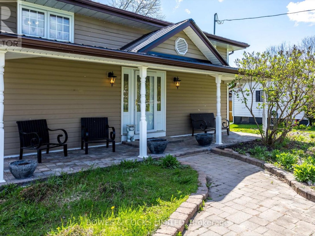 240 Lakeshore Drive, Pigeon Lake