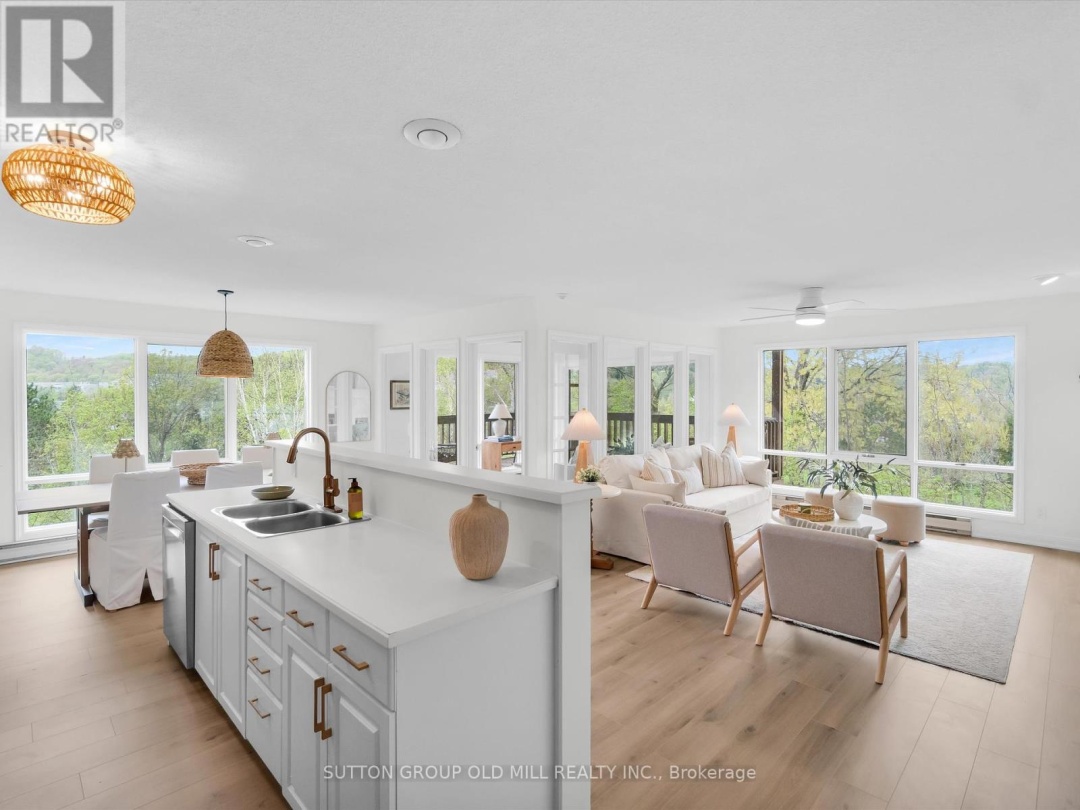 203 26 Deerhurst Drive, Peninsula Lake