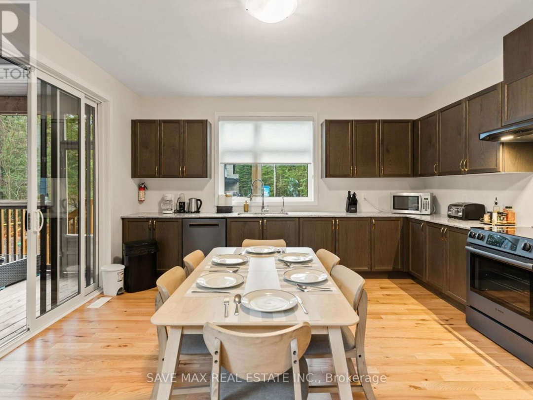 1049 GREENSVIEW DRIVE, 
