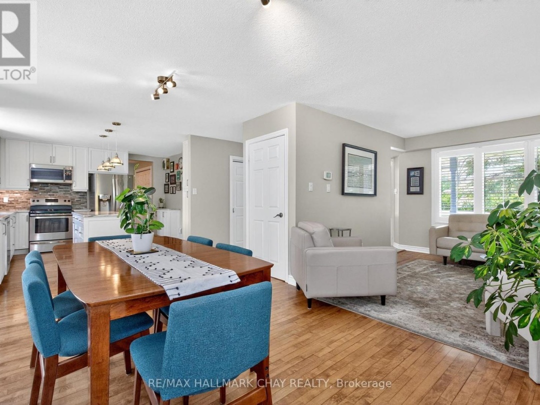 403 MOONSTONE ROAD E, 