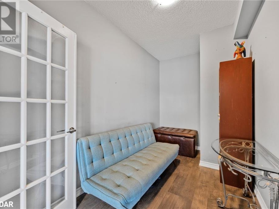 720 YONGE Street Unit# 205, 