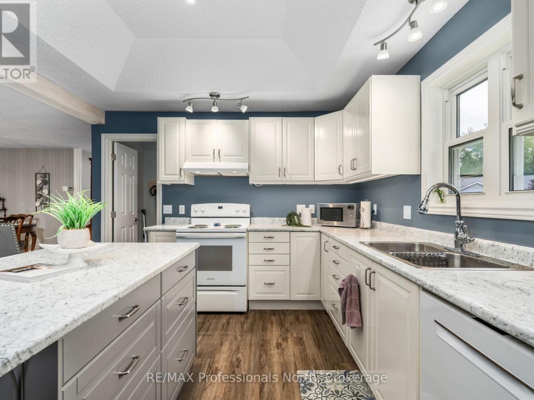 4 RED MAPLE COURT, 