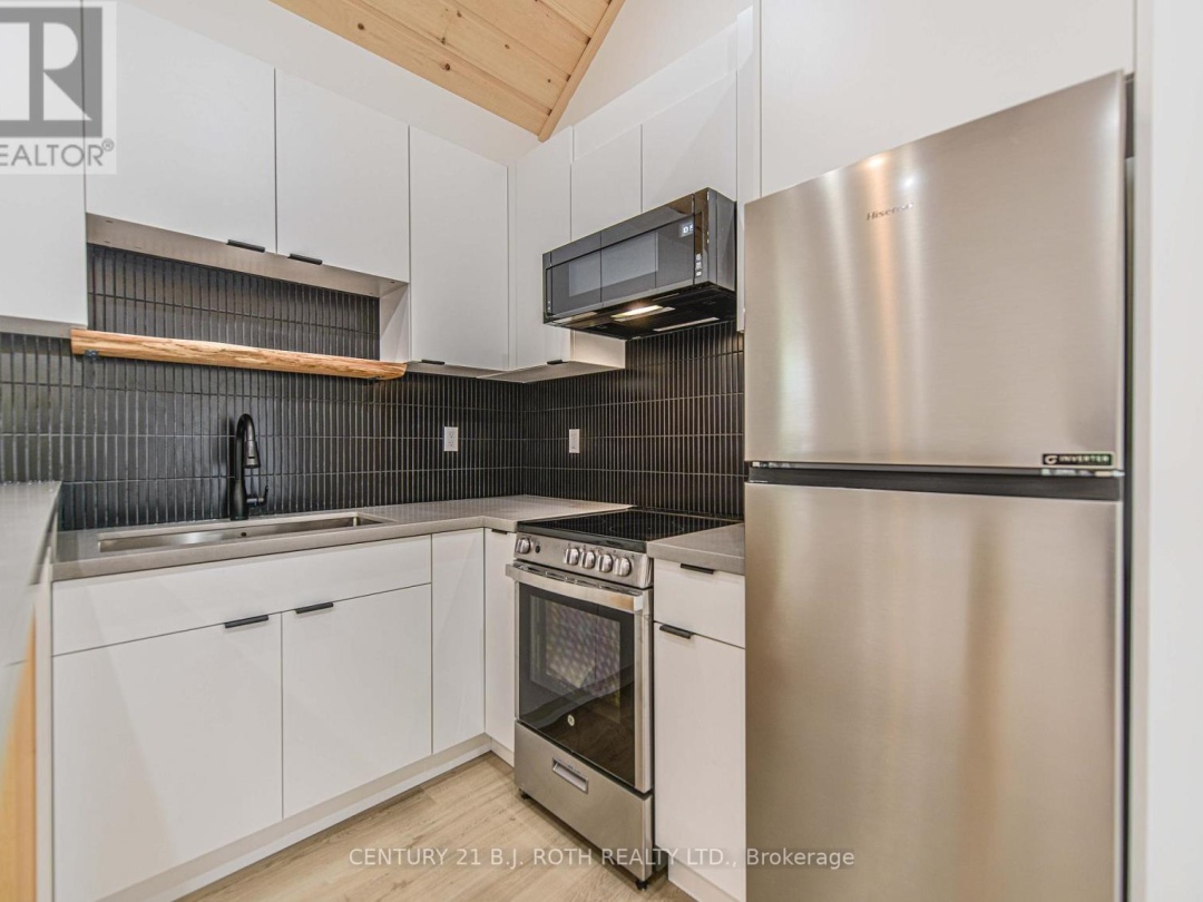 274 MISSISSAGA STREET W, 