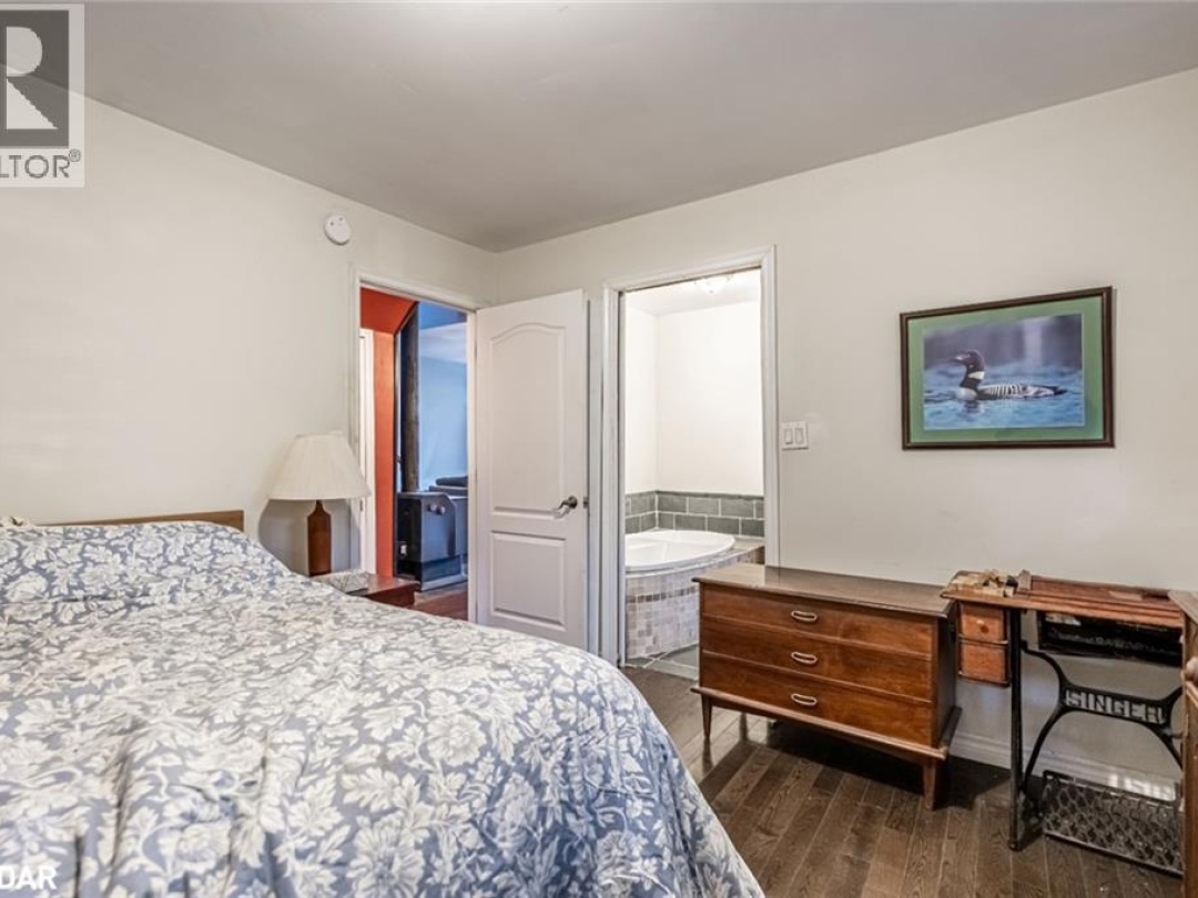 4 CLOVER Court, 