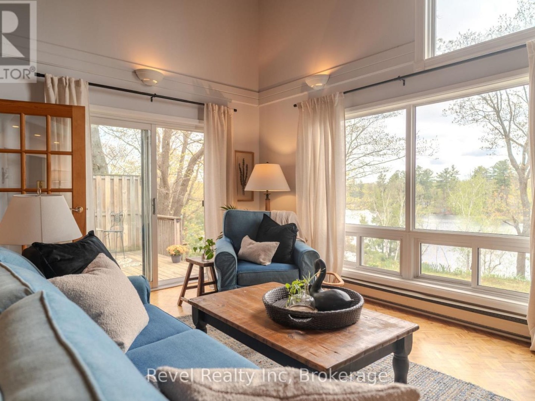 14 Swallow Road, Miller Lake