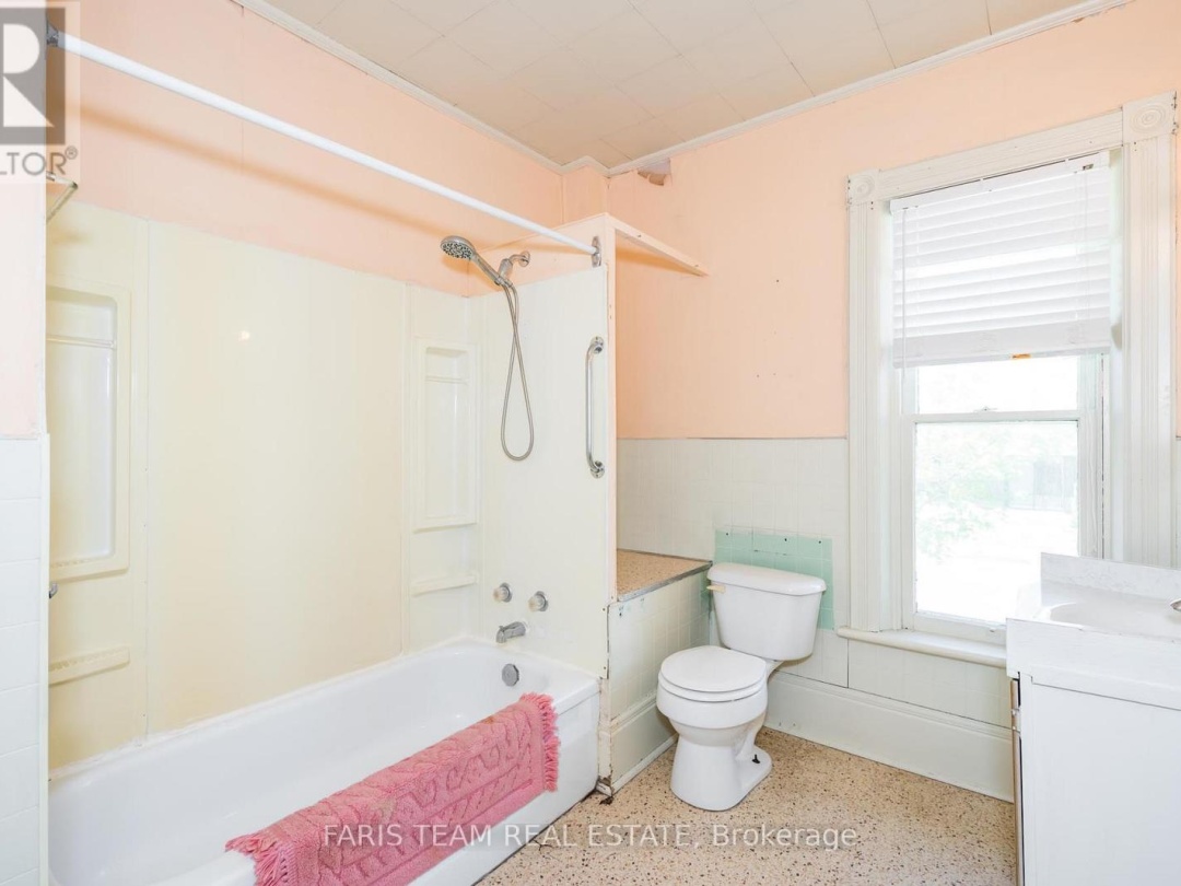 9 BORLAND STREET E, 