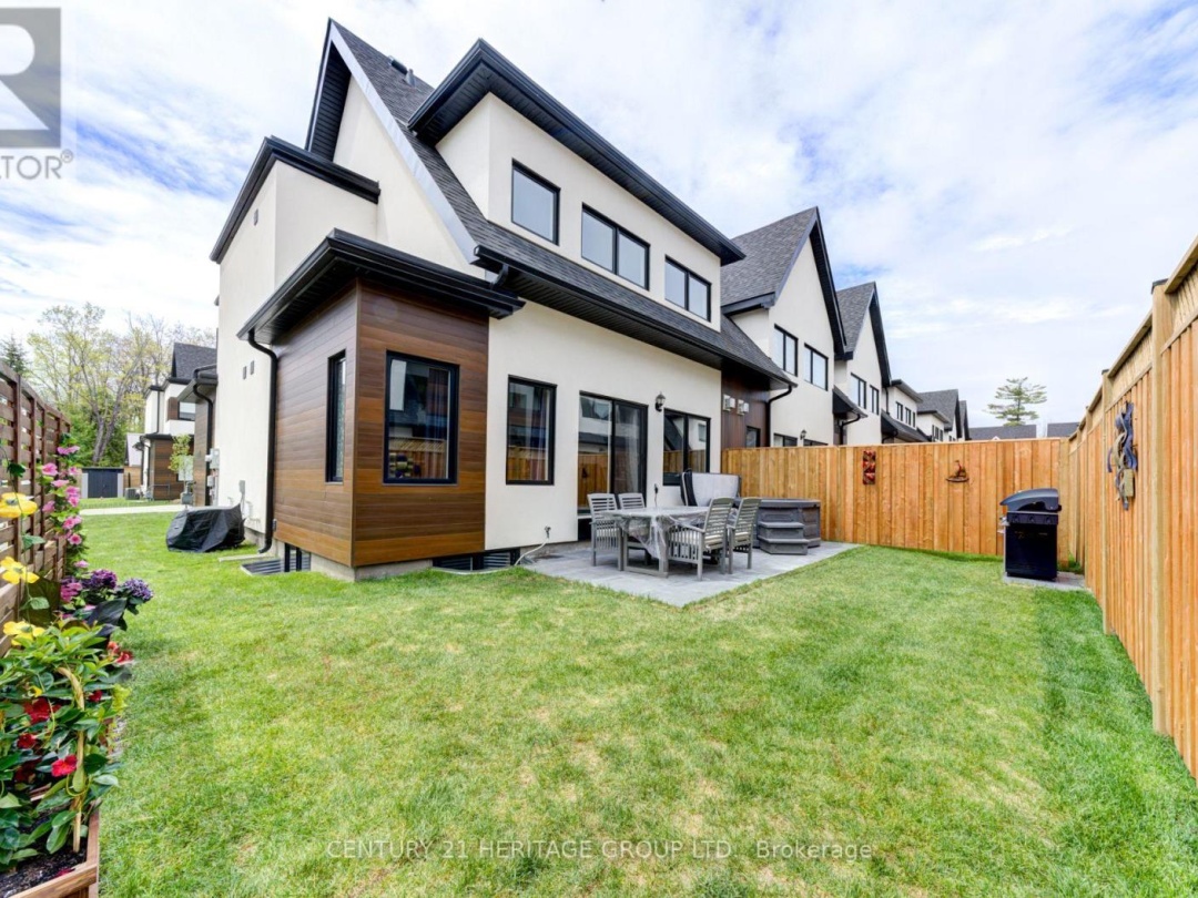 44 RUBY CRESCENT, Lake Simcoe