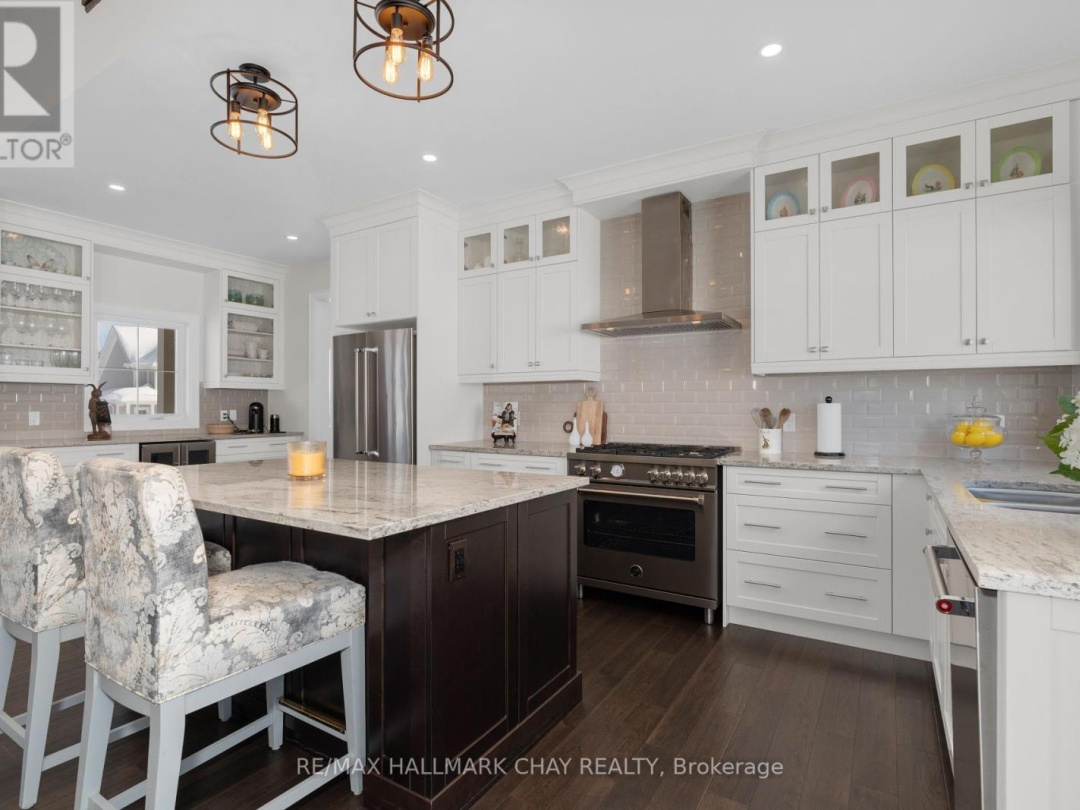 12 Thoroughbred Drive, Oro-Medonte