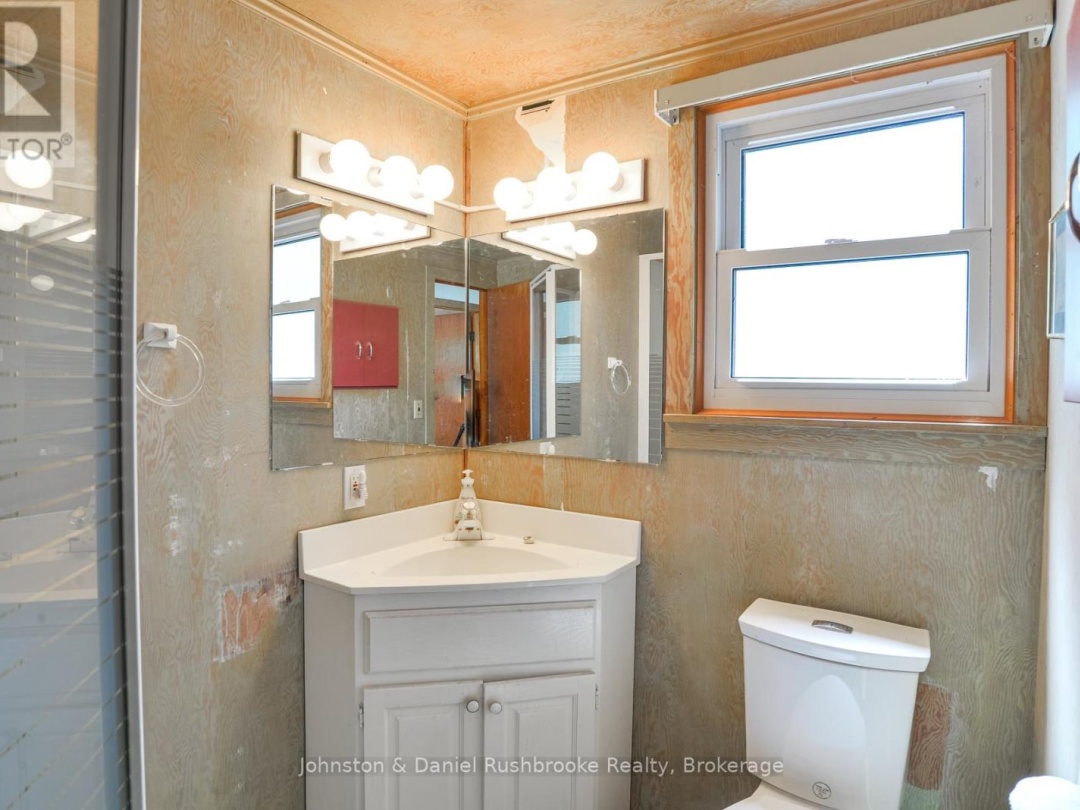 1116 Tryon Drive, Kahshe Lake